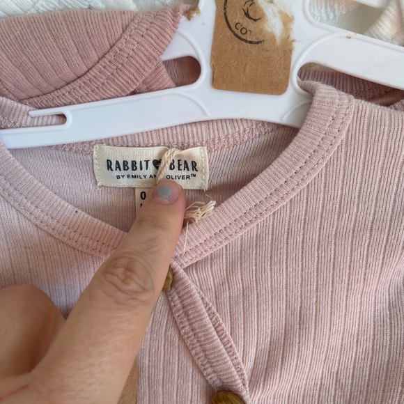 Rabbit Bear organic Cotton By Emily & Oliver Onesies SZ 0-3 MONTHS - Picture 4 of 9
